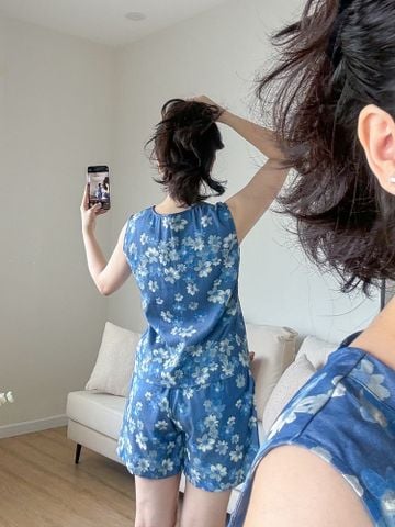 Đồ bộ đùi thiết kế nút chéo hoa tầm xuân