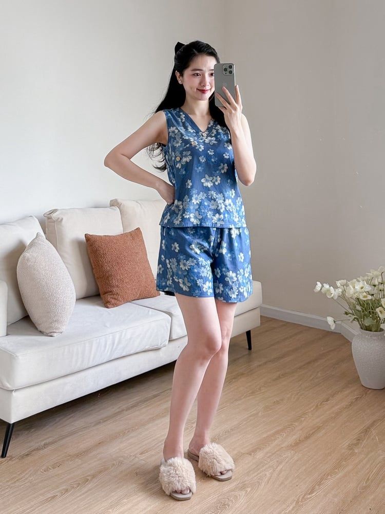 Đồ bộ đùi thiết kế nút chéo hoa tầm xuân