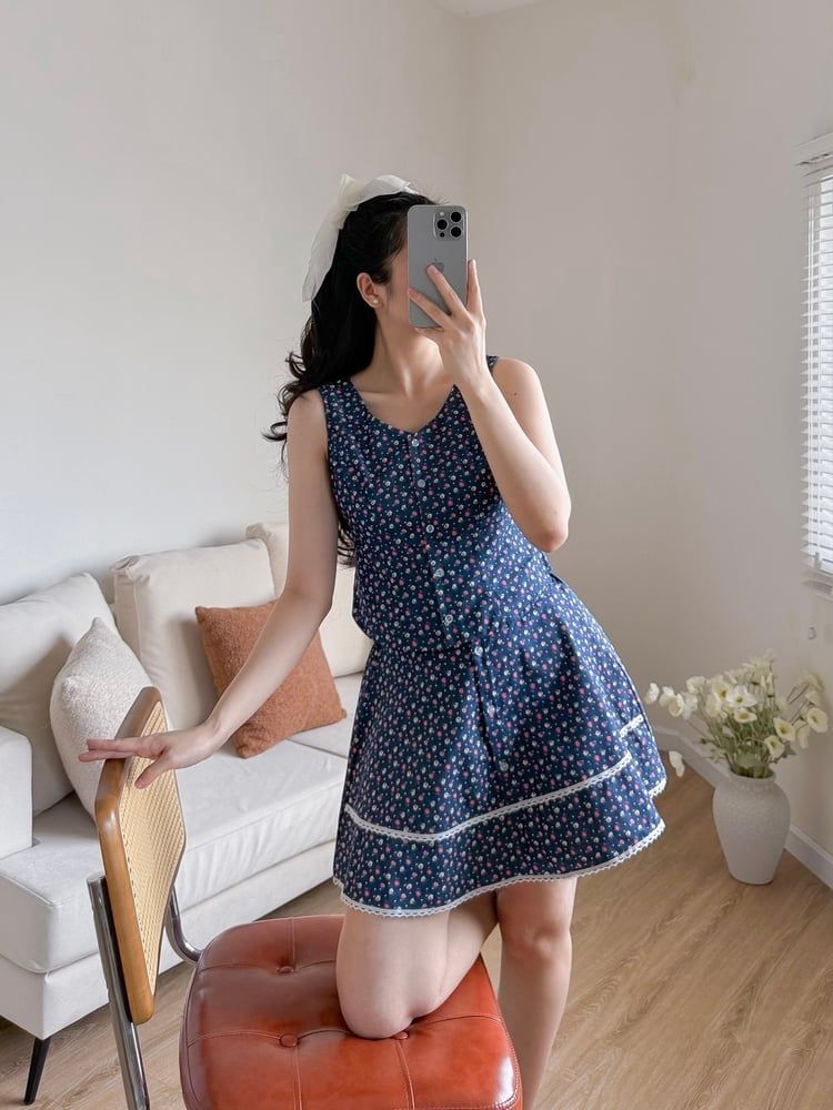 Sét bộ váy ghi lê hoa hồng nhỏ 2609