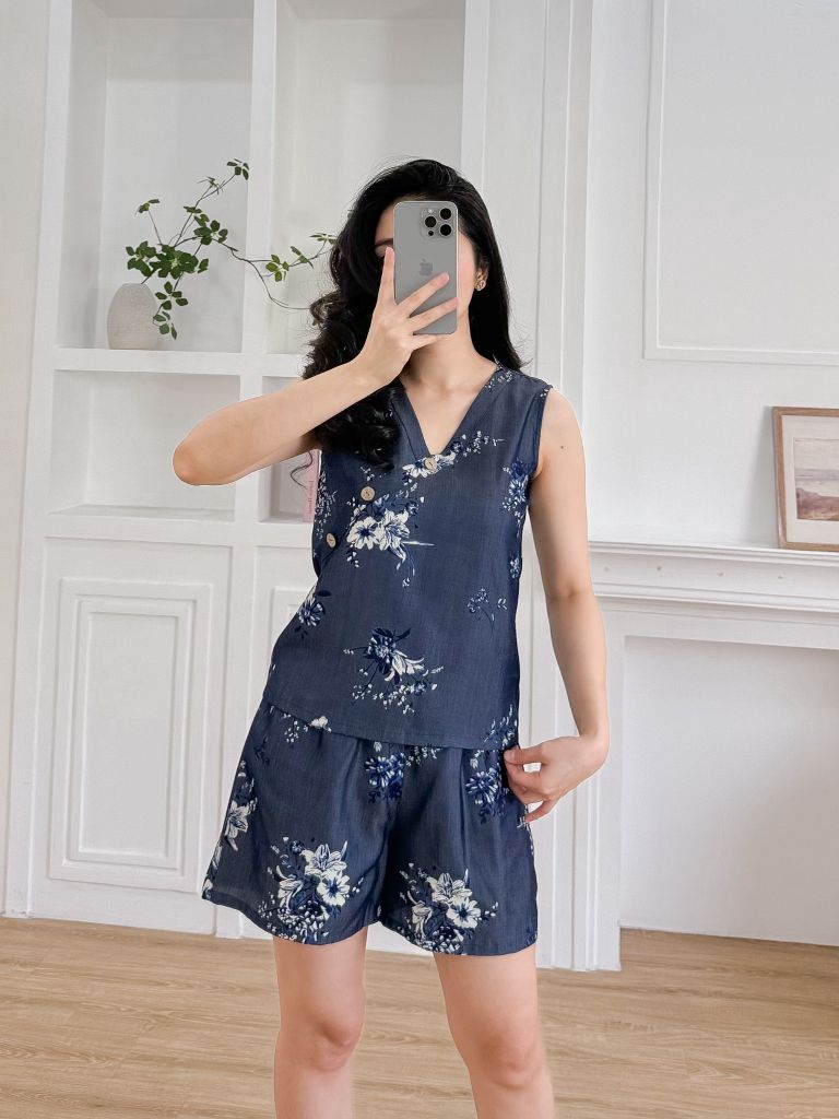 Đồ bộ đùi thiết kế nút chéo hoa Ly