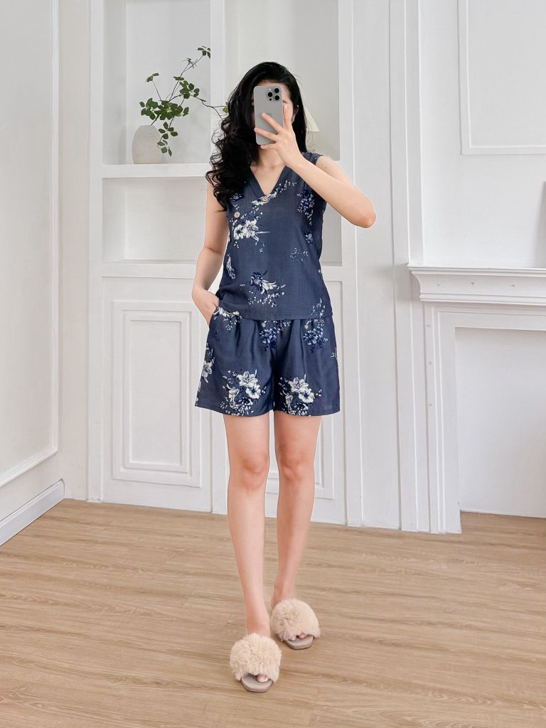 Đồ bộ đùi thiết kế nút chéo hoa Ly