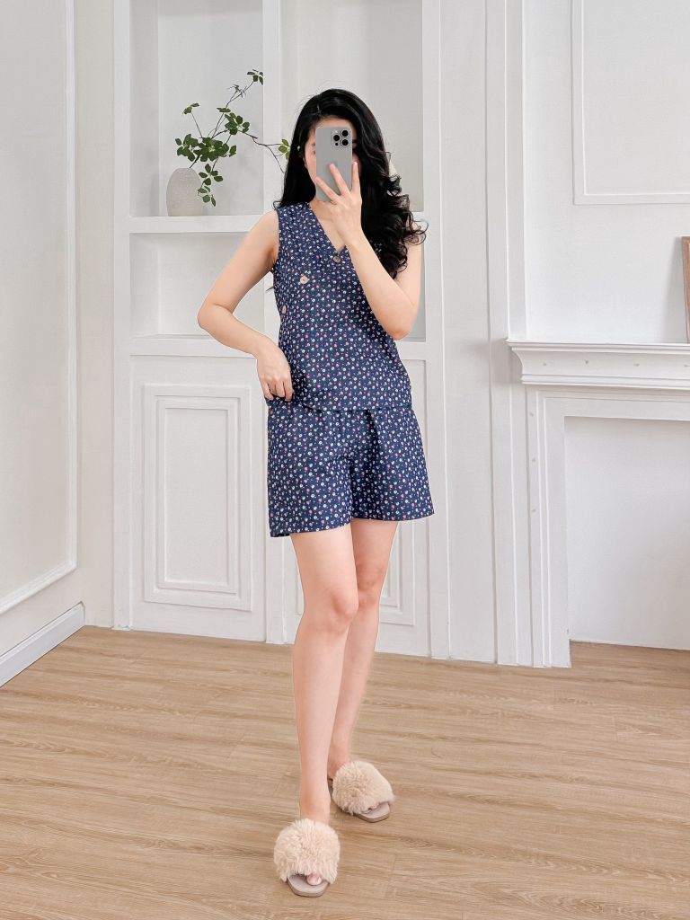 Đồ bộ đùi thiết kế nút chéo hoa hồng nhỏ