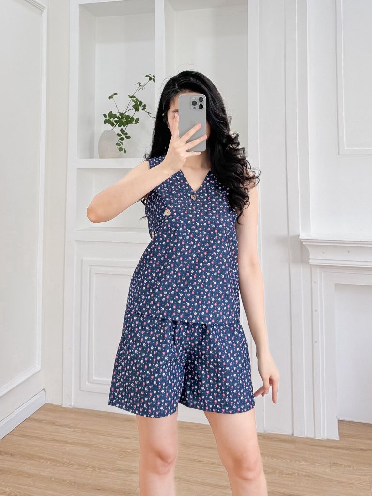 Đồ bộ đùi thiết kế nút chéo hoa hồng nhỏ