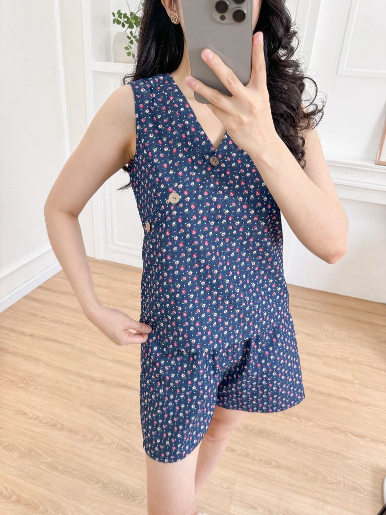 Đồ bộ đùi thiết kế nút chéo hoa hồng nhỏ