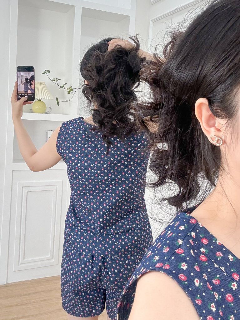 Đồ bộ đùi thiết kế nút chéo hoa hồng nhỏ