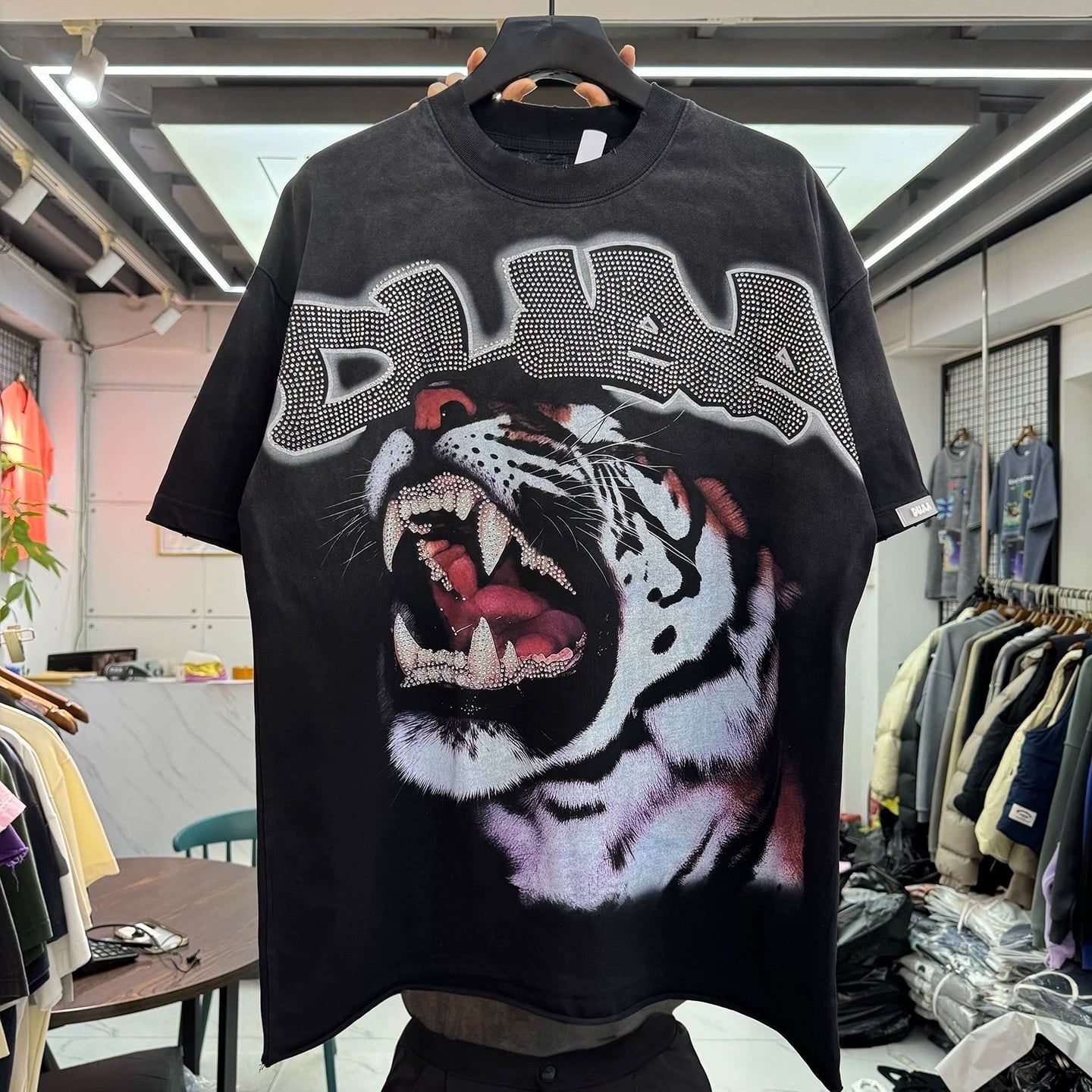 FK®️| ÁO THUN NGẮN TAY CỔ TRÒN COTTON IN HÌNH KTS ĐÍNH ĐÁ FK31