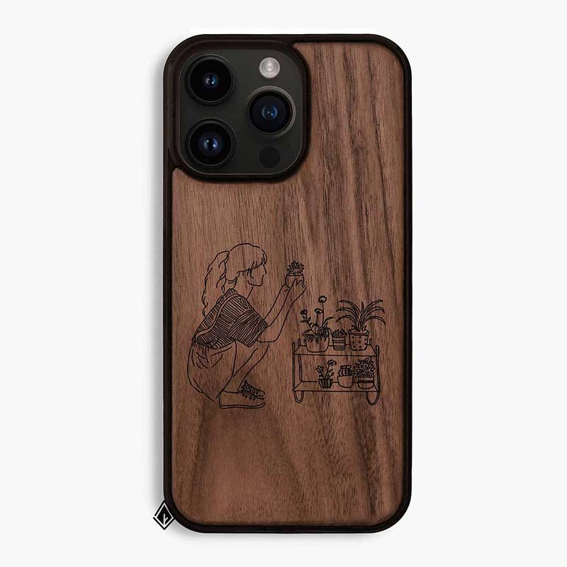 Cô gái trồng cây