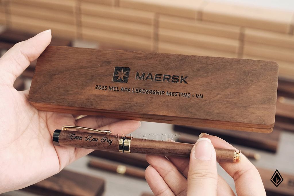Set bút và hộp bút gỗ Walnut | Khắc laser theo yêu cầu
