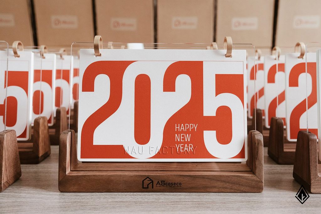 Lịch gỗ chữ U Walnut | Thiết kế tờ lịch theo yêu cầu