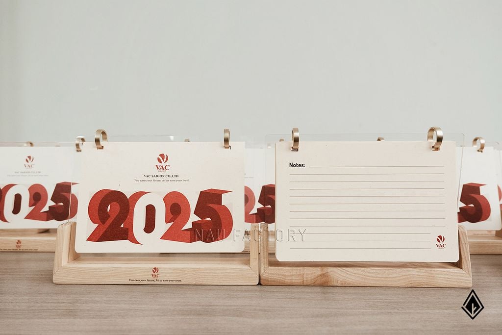 Lịch gỗ chữ U Maple | In chữ/logo/hình ảnh