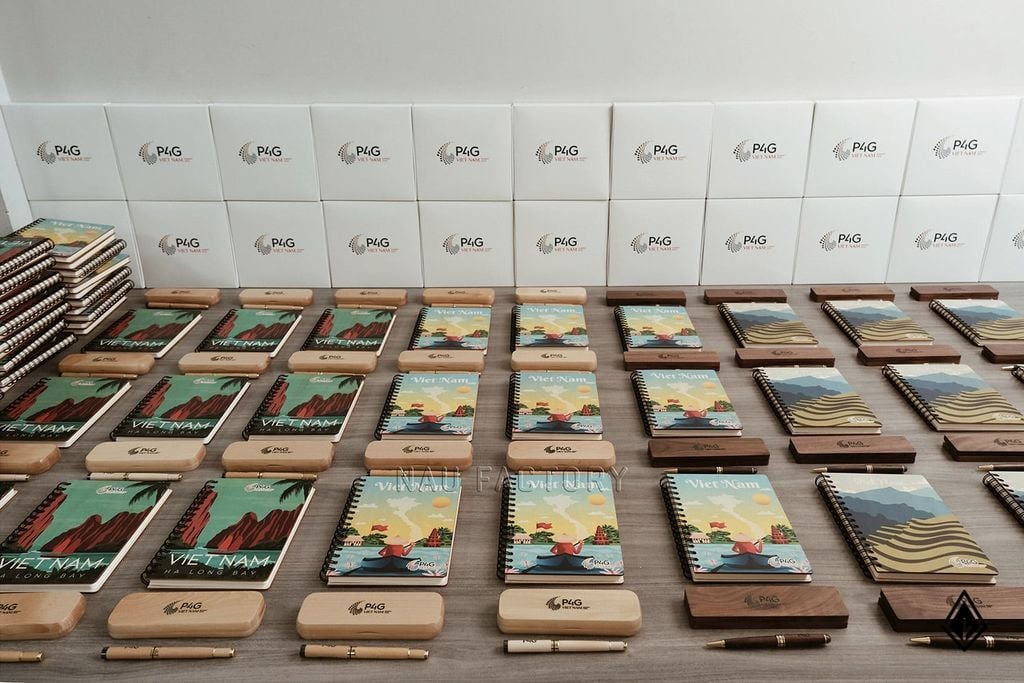 Set sổ, bút hộp bút gỗ Maple và Walnut | Thiết kế theo yêu cầu