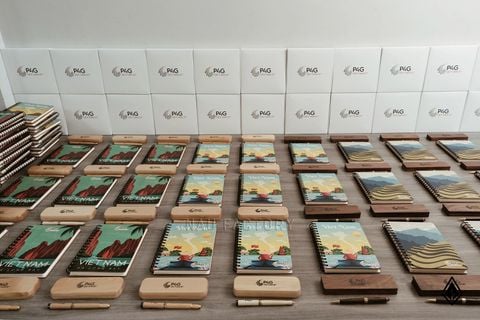 Set sổ, bút hộp bút gỗ Maple và Walnut | Thiết kế theo yêu cầu