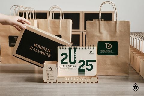 Lịch gỗ Maple đa năng - Cắt nổi 3D tên doanh nghiệp