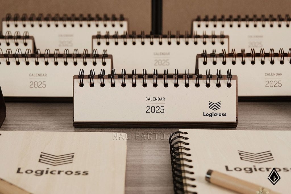 Lịch gỗ Minimalism in logo | Form ngang tối giản
