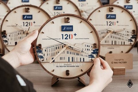 Đồng hồ thiết kế 2 tầng gỗ | Dán nổi logo và in theo yêu cầu