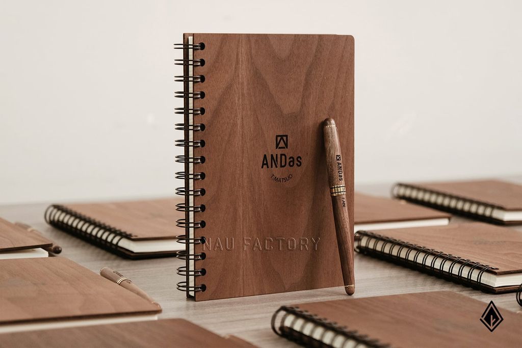 Set sổ và bút gỗ Walnut | Quà tặng doanh nghiệp sang trọng