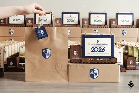 Lịch hộp bút gỗ Walnut | Sản xuất trọn bộ theo yêu cầu