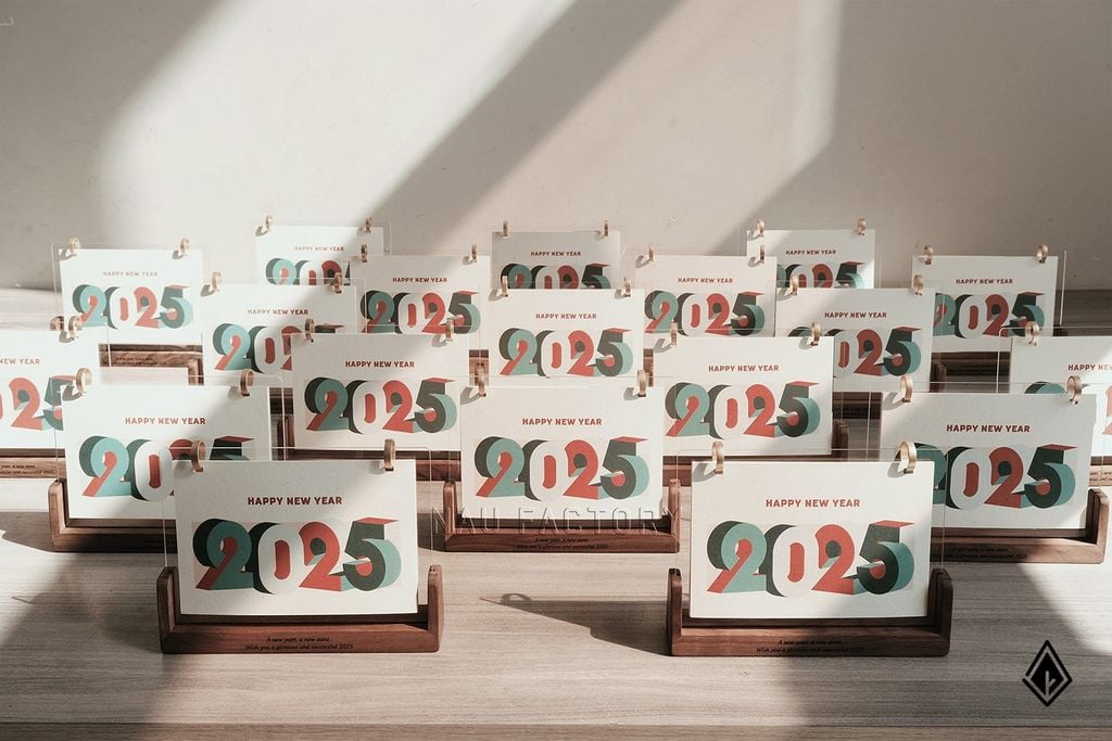 Lịch gỗ chữ U | Tùy chỉnh nội dung in & khắc theo yêu cầu