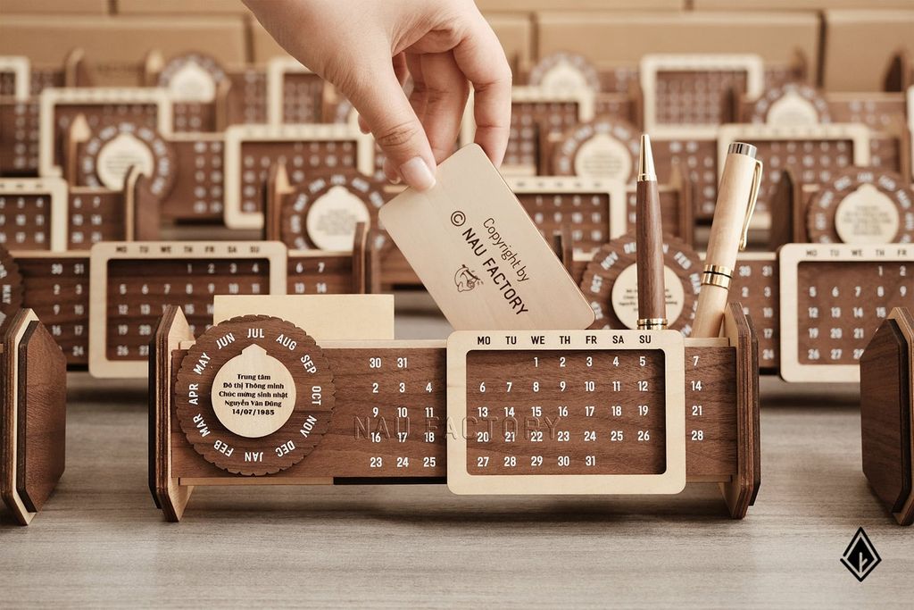 Lịch gỗ vạn niên form ngang | In lời chúc cá nhân hóa