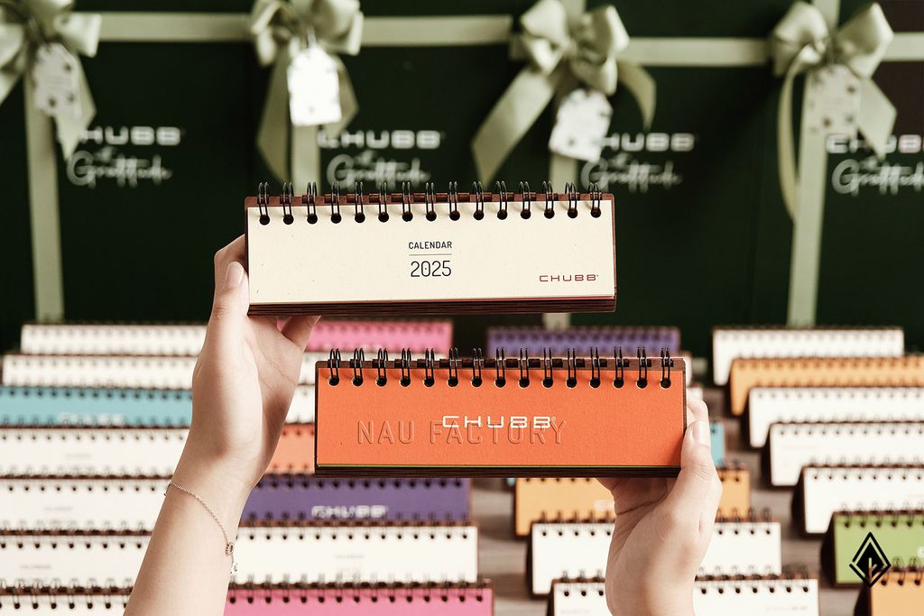 Lịch gỗ form ngang | In UV 2 mặt & đóng hộp sang trọng