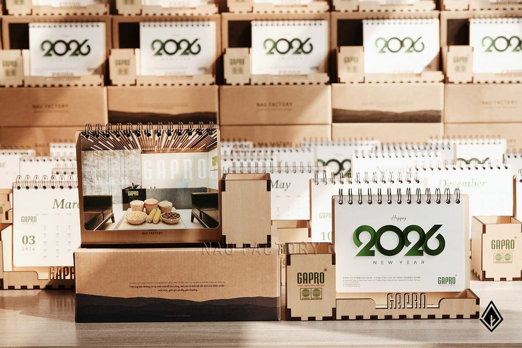 Lịch hộp bút gỗ Maple | In tờ lịch và hộp bút theo yêu cầu
