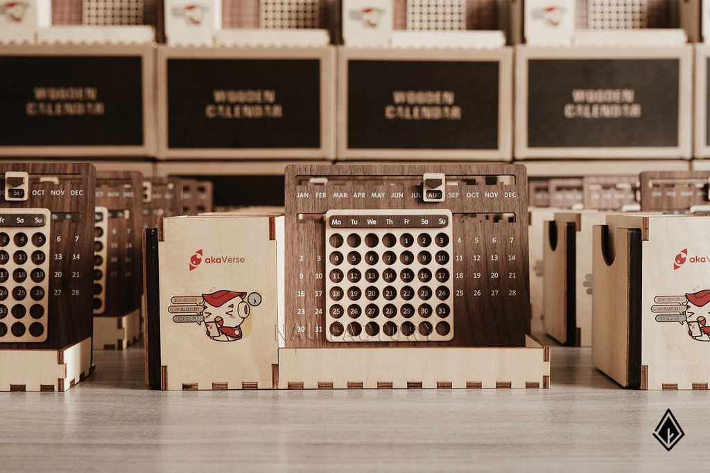 Lịch gỗ vạn niên - In logo và mascot thương hiệu