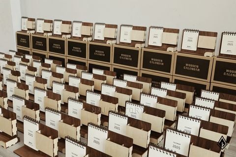 Lịch gỗ khay bút - In theo yêu cầu số lượng lớn