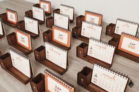 Lịch gỗ Walnut đa năng | In 2 tờ lịch theo yêu cầu