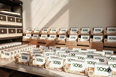 Lịch hộp bút gỗ Maple | In tờ lịch và hộp bút theo yêu cầu