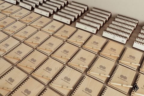 Set sổ, bút gỗ Maple | In/khắc logo theo yêu cầu