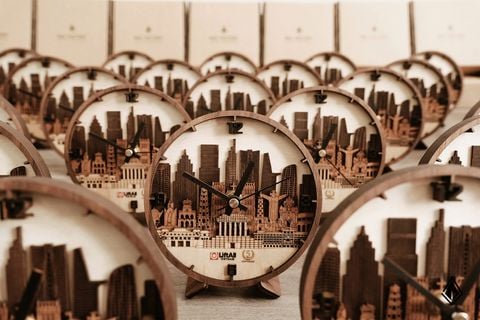 Đồng hồ gỗ Skyline Hồ Chí Minh | Kết hợp in 2 logo theo yêu cầu