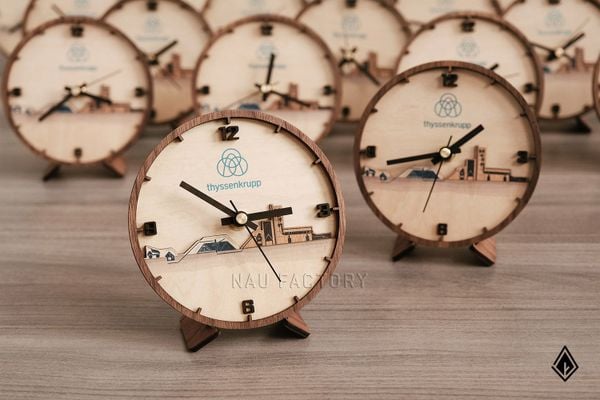 Đồng hồ gỗ để bàn | Họa tiết dán nổi 3D & In logo
