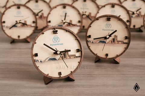 Đồng hồ gỗ để bàn | Họa tiết dán nổi 3D & In logo