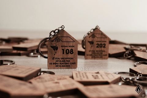 Móc khóa gỗ Walnut | In tên thương hiệu và số phòng