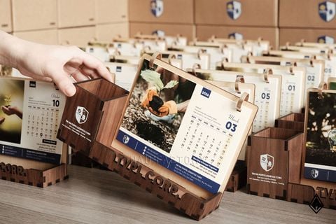 Lịch hộp bút gỗ Walnut | Sản xuất trọn bộ theo yêu cầu