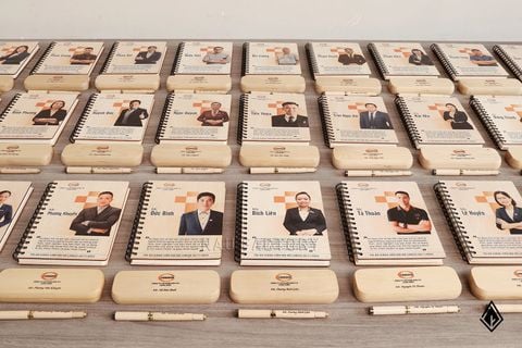 Set sổ, bút và hộp bút gỗ Maple | Quà tặng cá nhân hóa