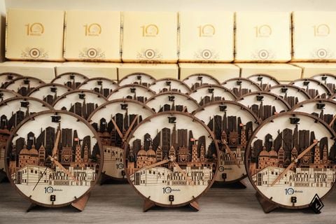 Đồng hồ gỗ kiến trúc | Điểm nhấn tòa nhà thương hiệu