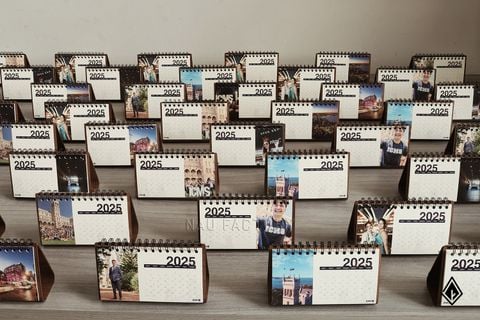 Lịch gỗ B6 form ngang | 13 tờ lịch thăng hoa sắc màu thương hiệu