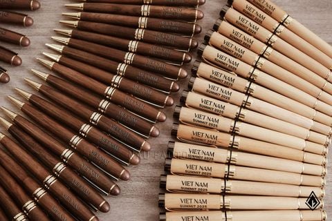 Set sổ, bút hộp bút gỗ Maple và Walnut | Thiết kế theo yêu cầu