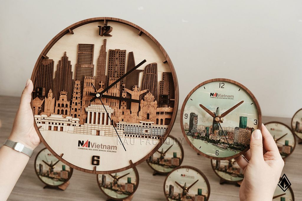 Đồng hồ gỗ để bàn | In UV logo theo yêu cầu
