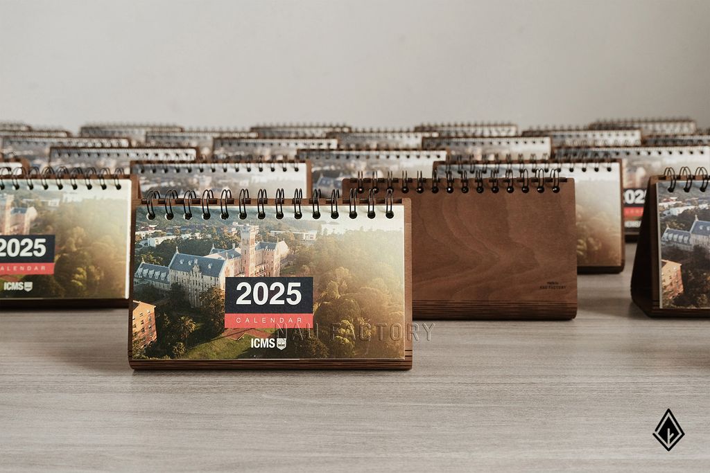 Lịch gỗ B6 form ngang | 13 tờ lịch thăng hoa sắc màu thương hiệu