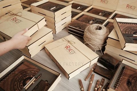 Set sổ, bút và hộp namecard gỗ Walnut | Khắc laser theo yêu cầu