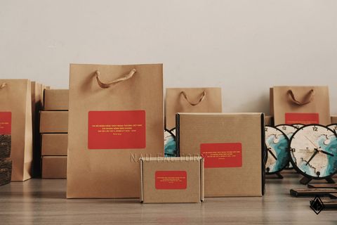 Set quà gỗ Việt Nam | Đồng hồ bản đồ và hộp đựng namecard