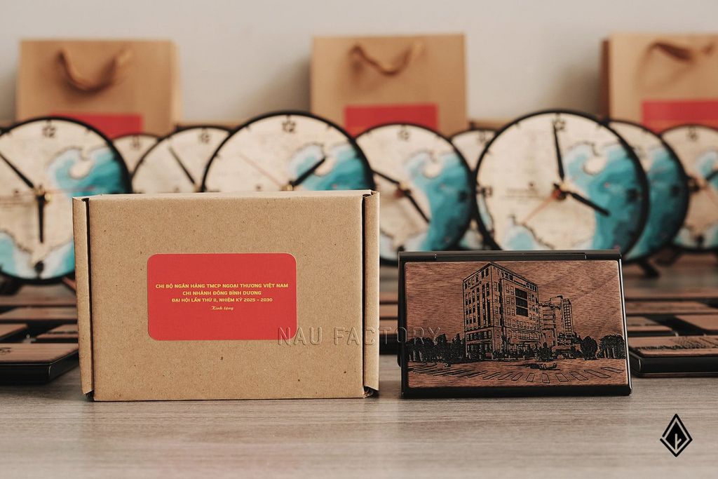 Hộp đựng namecard gỗ Walnut | Khắc laser logo & tòa nhà