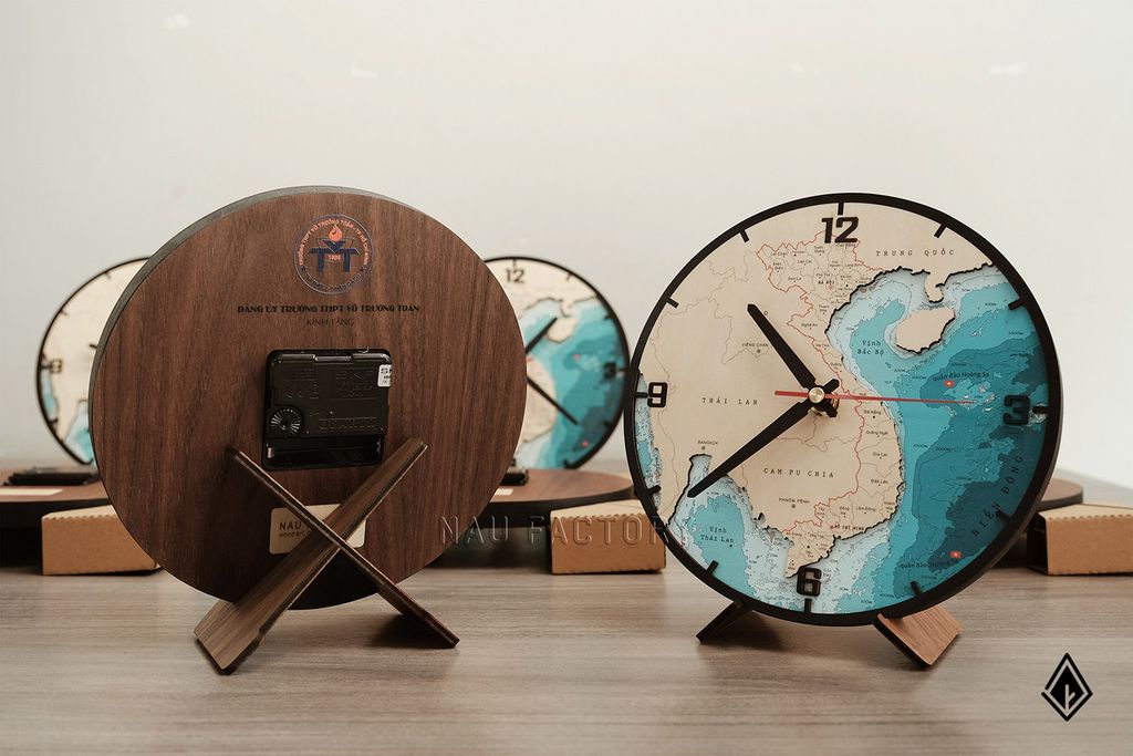 Đồng hồ gỗ bản đồ Việt Nam | In chữ/logo ở mặt sau