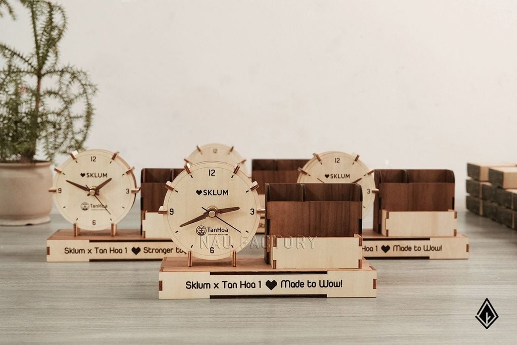 Đồng hồ gỗ khay bút | In chữ/logo ở nhiều vị trí