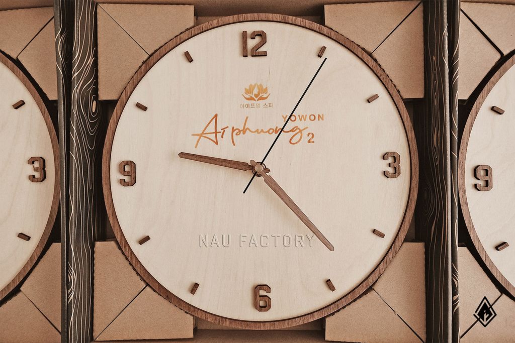 Đồng hồ treo tường cao cấp | Gỗ Maple phối Walnut