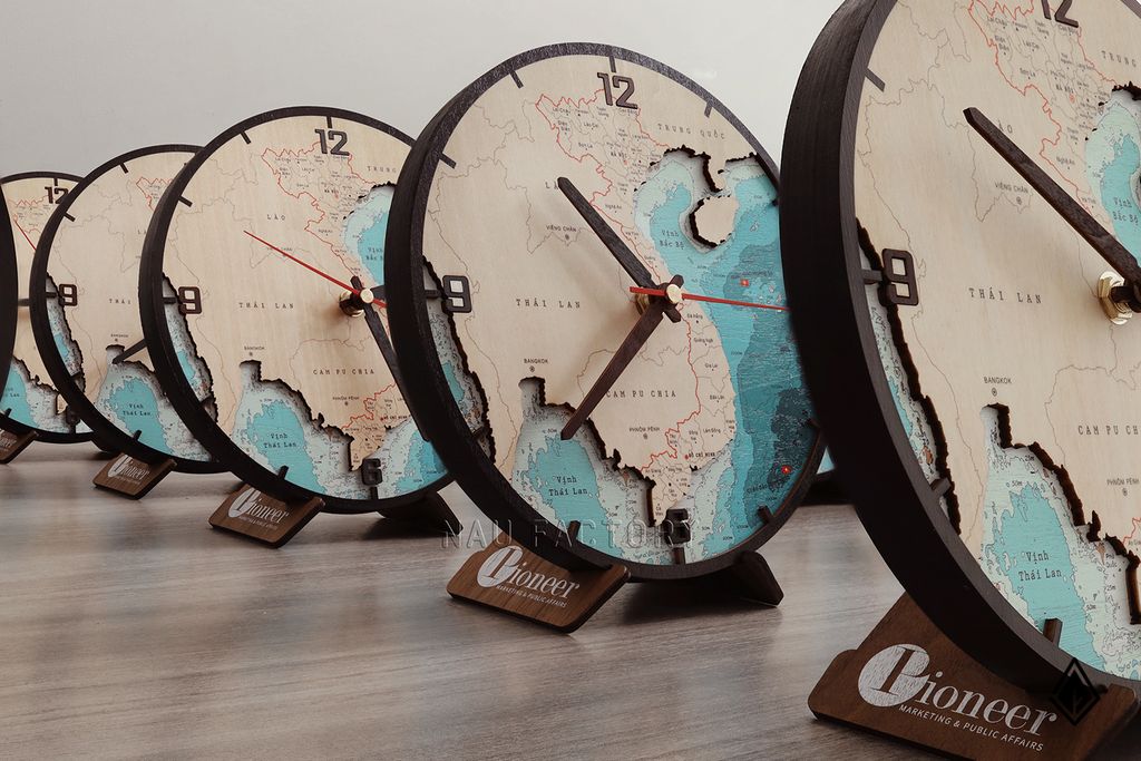 Đồng hồ gỗ bản đồ Việt Nam | Đế gỗ in logo theo yêu cầu