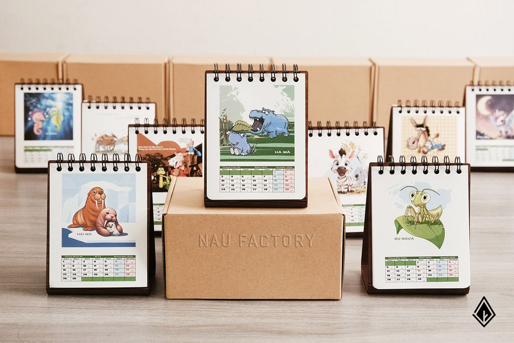 Lịch gỗ form đứng | Thiết kế tờ lịch theo ý tưởng doanh nghiệp