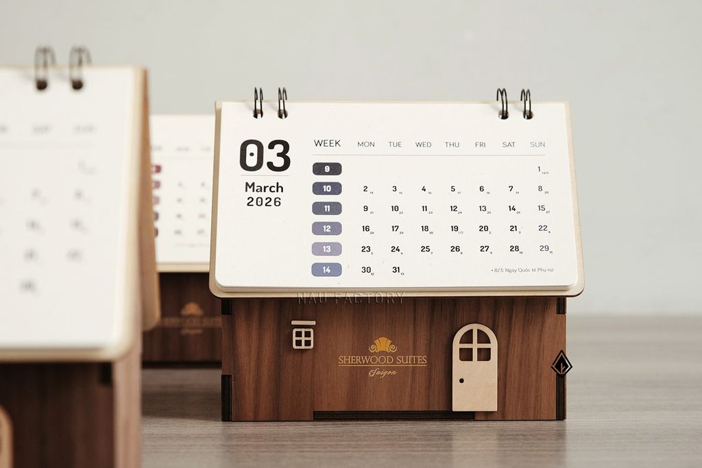 Lịch gỗ ngôi nhà | Logo in UV sắc nét, bền màu